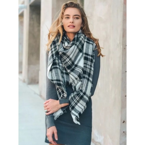Black & White Plaid Frayed Hem Blanket Scarf - Picture 1 of 1
